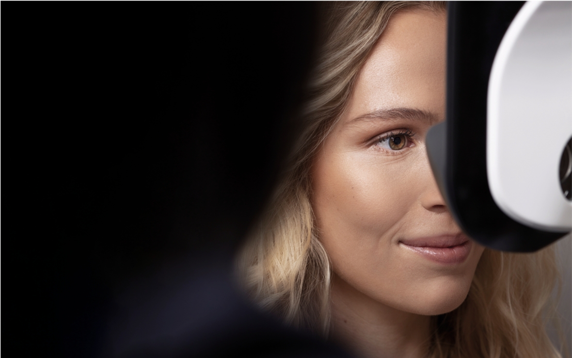 Briller på et podium