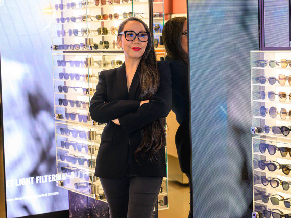 Erilaisia aurinkolaseja